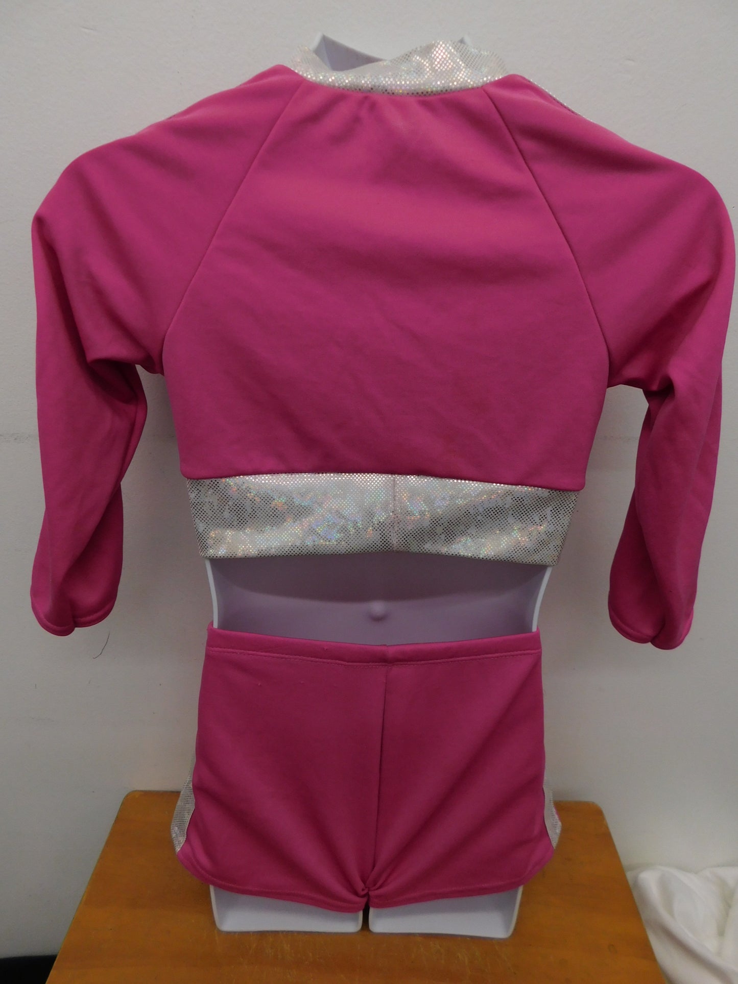 Pre-Owned Costume Curtain Call  E4308 Intermediate Child Hot Pink  Jazz