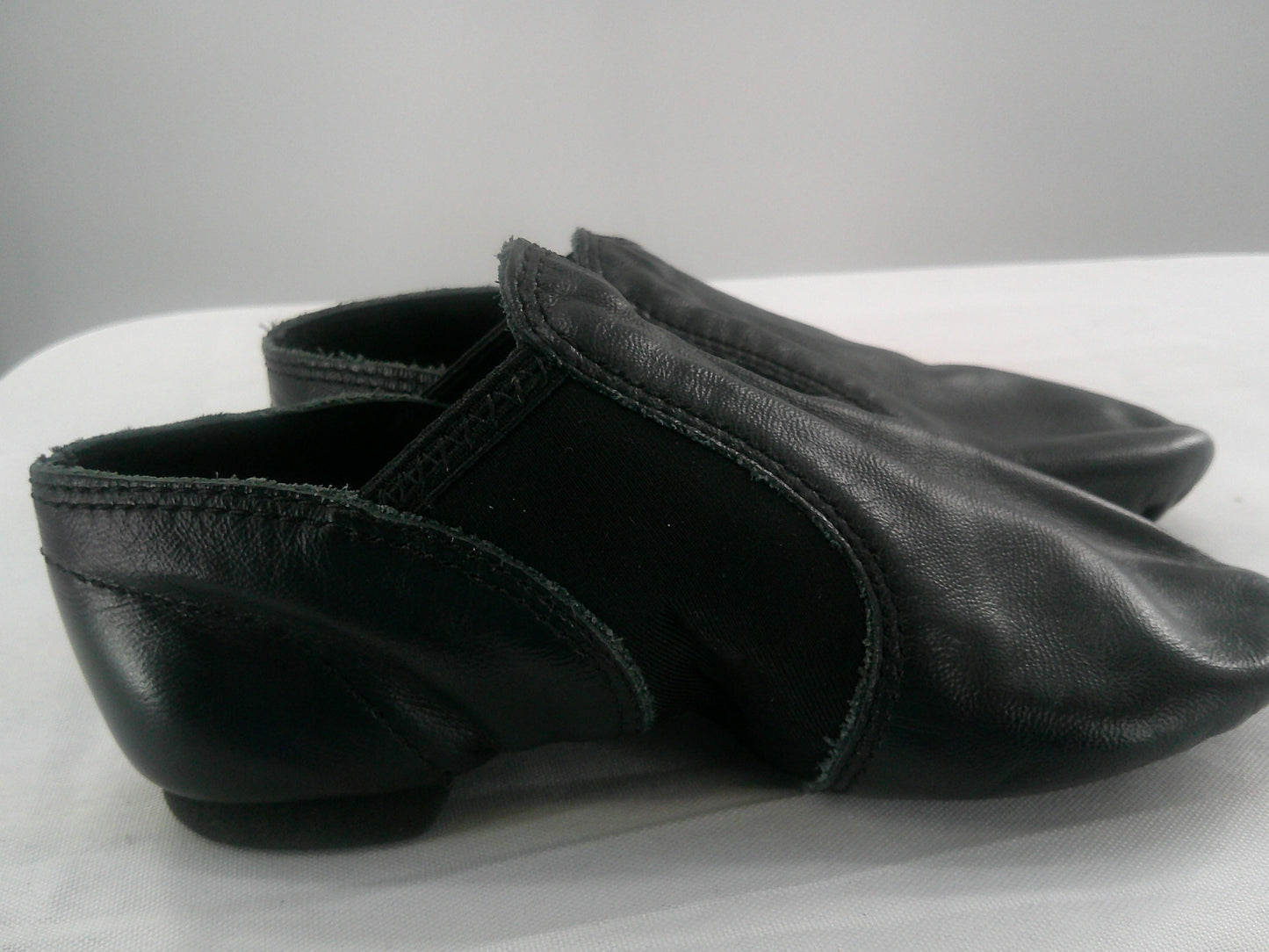 Pre-Owned Jazz Shoes Capezio Kids 11.5M Side Elastic Leather Slip On Split Sole