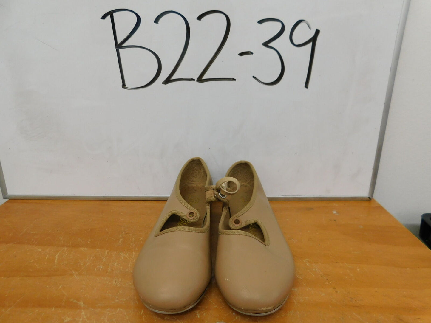 Pre-Owned Tap Shoes Dance Class Little Kid 11M Tyette Leather Ribbon or Elastic Student