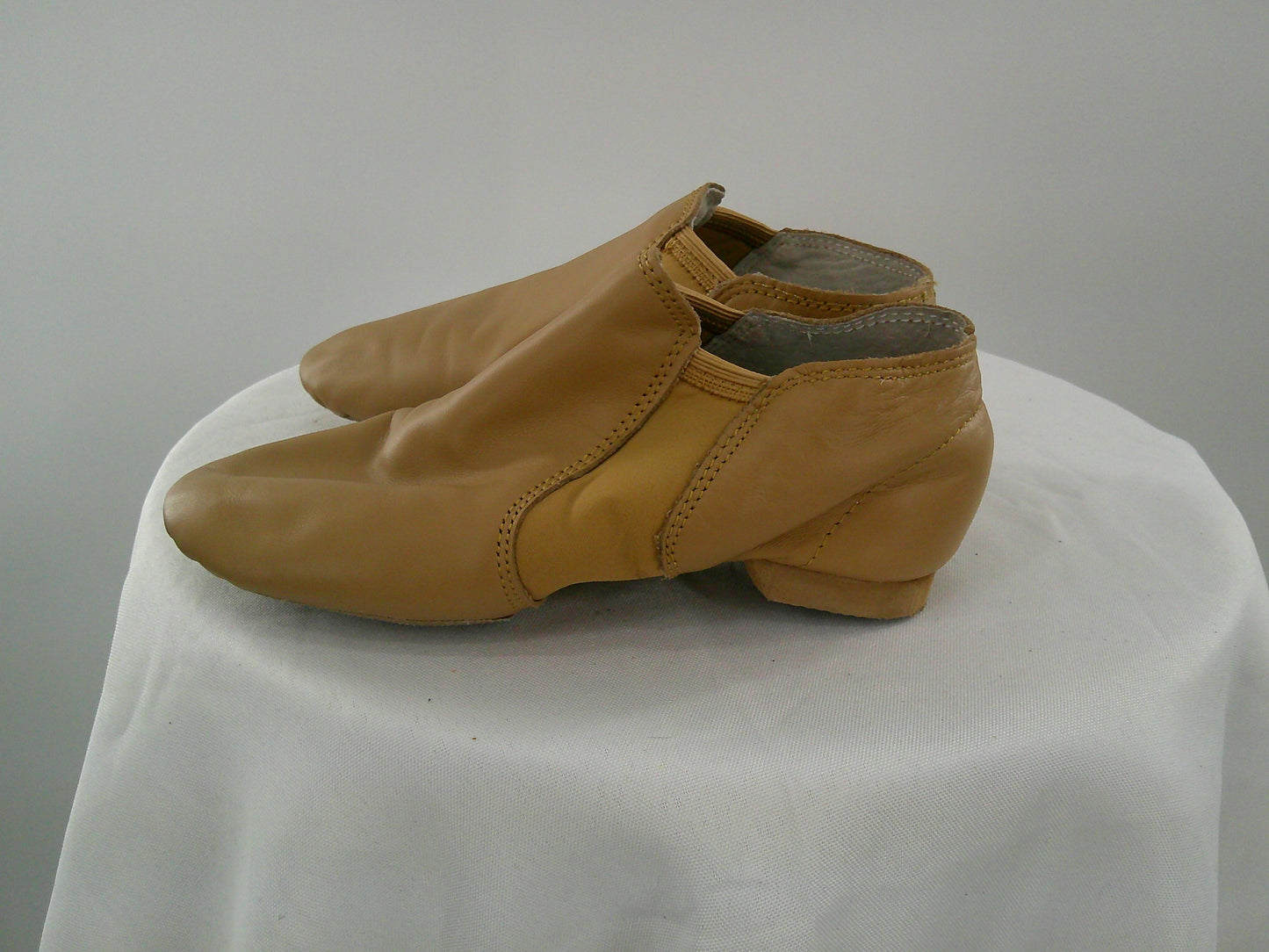 Pre-Owned Jazz Shoes Revolution Youth 2.5M Slip On Leather  Split Sole