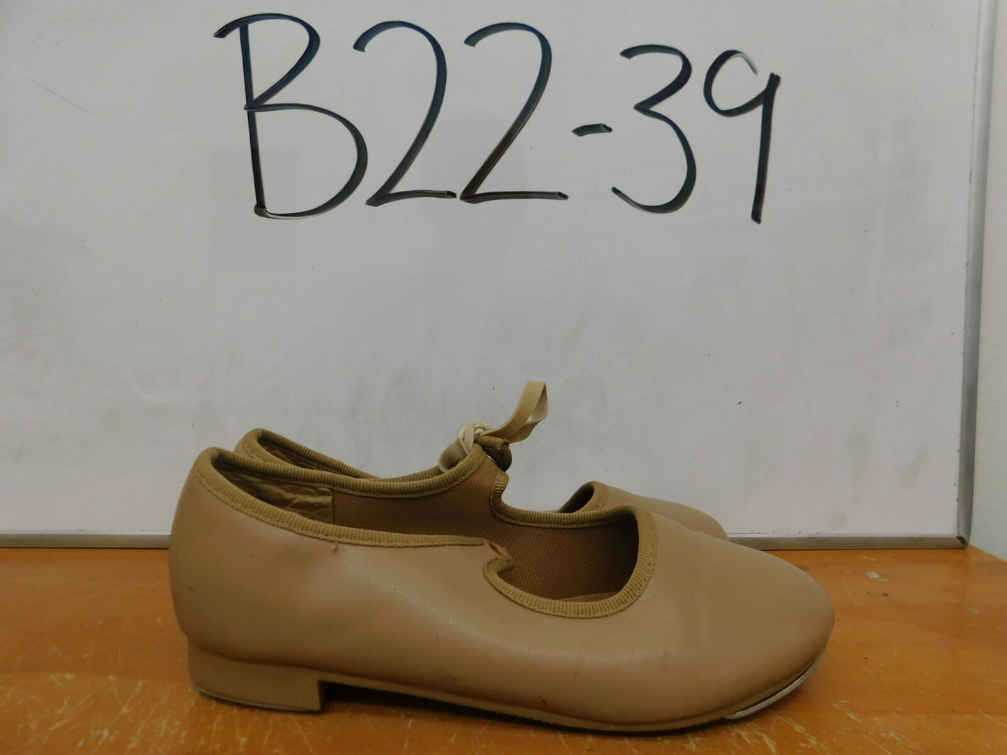 Pre-Owned Tap Shoes Dance Class Little Kid 11M Tyette Leather Ribbon or Elastic Student