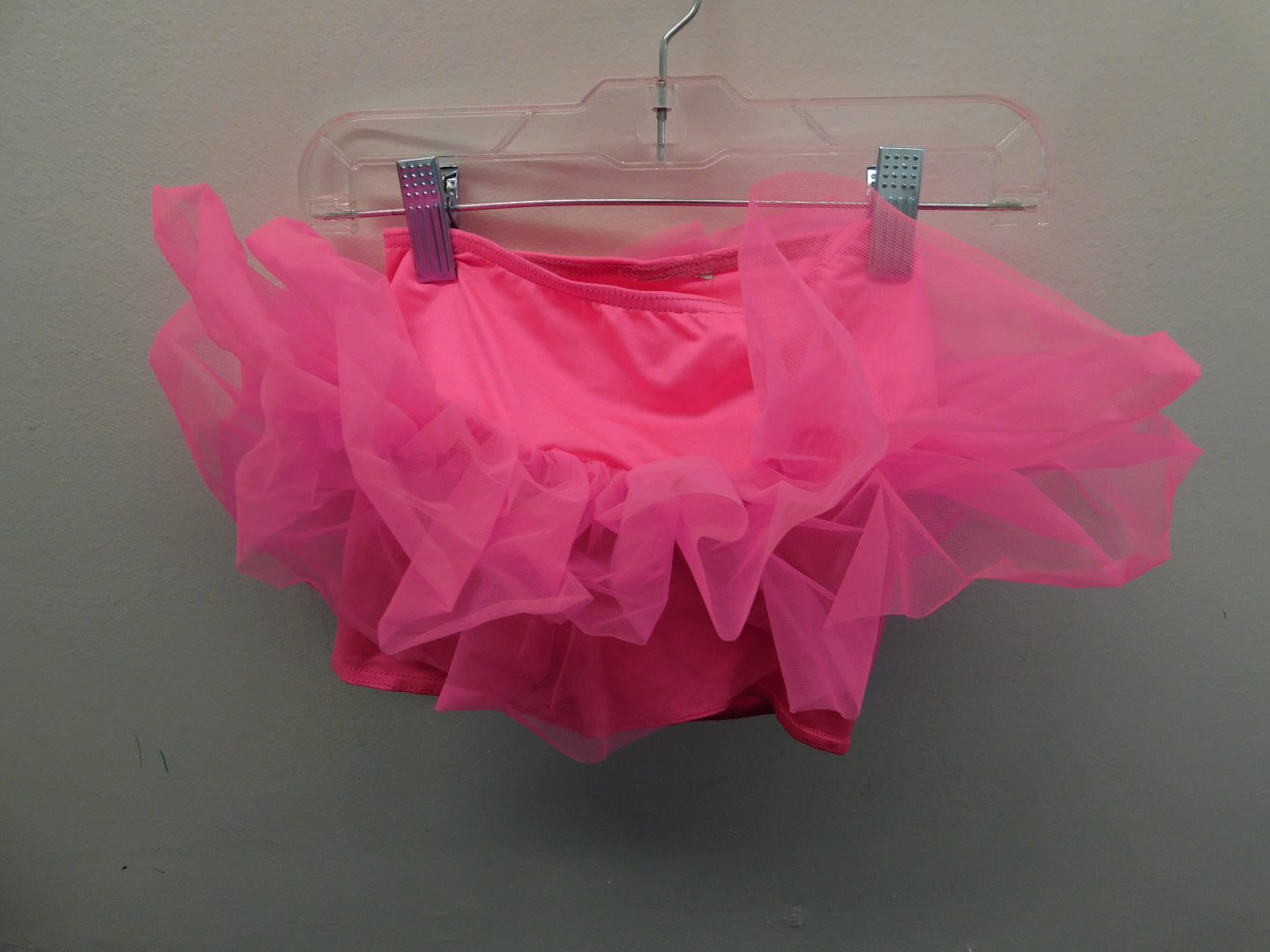 Pre-Owned Tutu w/Shorts Weissman  9110 6x-7 Child Hot Pink  Jazz Hip Hop